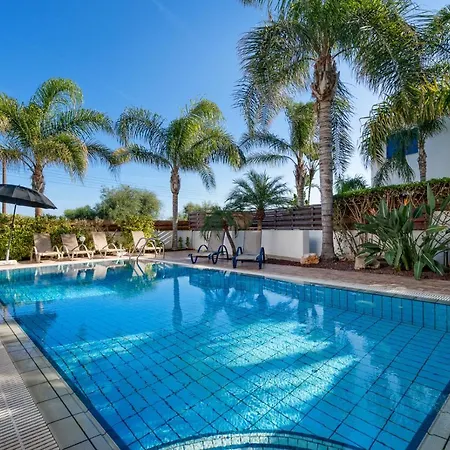 Walk To The Beach - - 4 Bedroom With Pool Villa *