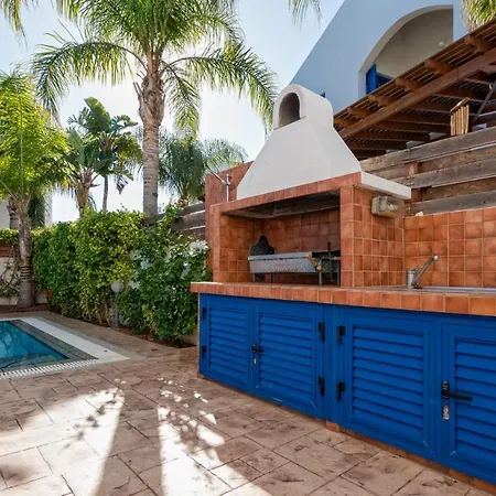 Villa Walk To The Beach - - 4 Bedroom With Pool *