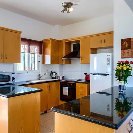 Walk To The Beach - - 4 Bedroom With Pool Villa *