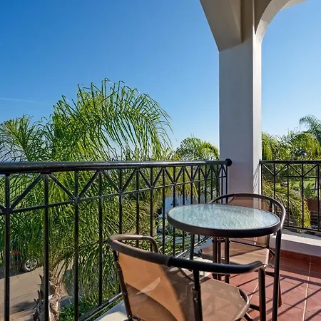Walk To The Beach - - 4 Bedroom With Pool *