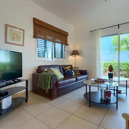 Walk To The Beach - - 4 Bedroom With Pool *